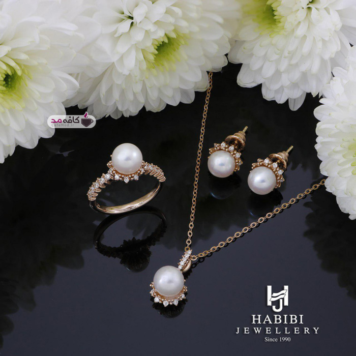 مدل جواهرات به همراه مروارید Habibi Jewellery
