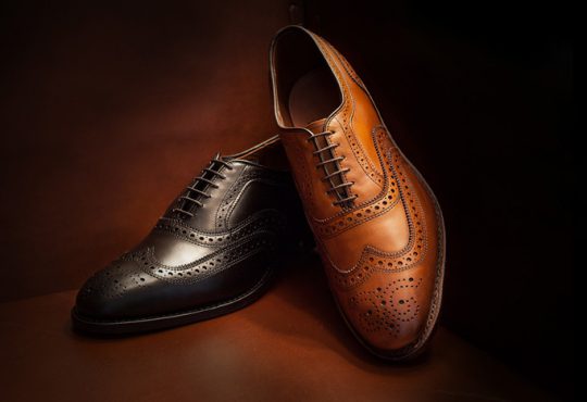 کفش قهوه‌ای یا کفش مشکی مردانه ؟