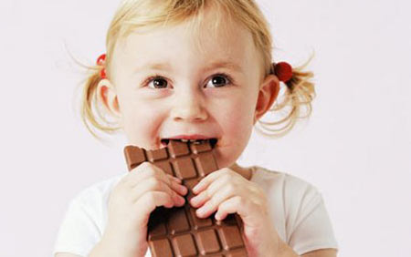 عوارض مصرف شکلات کاکائویی برای کودک چیست؟