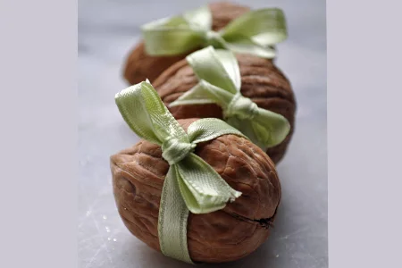 آموزش ساخت جا مدالی با گردو 4