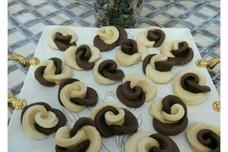 آموزش تهیه شیرینی گل رز دو رنگ 2