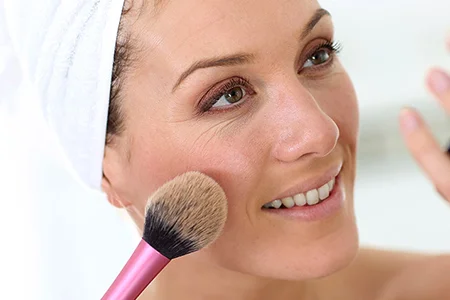 برطرف کردن پیری صورت با تکنیک های ساده آرایشی 2