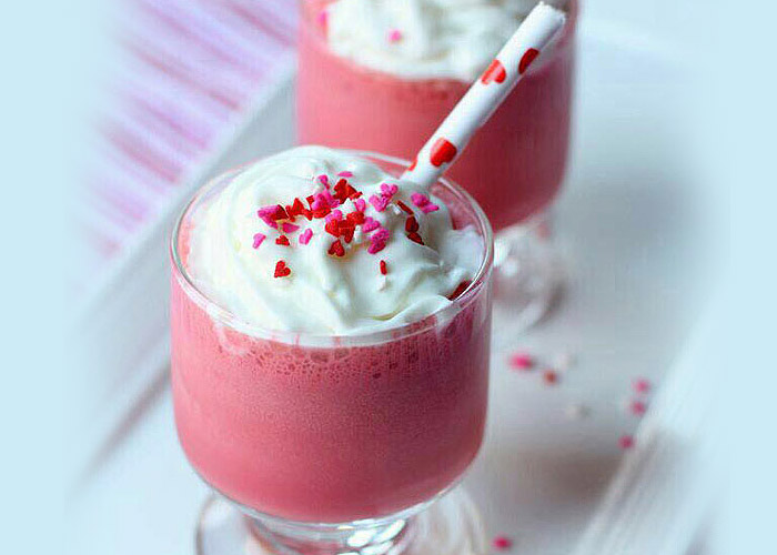 طرز تهیه میلک شیک قرمز مخملی 3