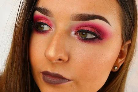 مدل های زیبا از آرایش صورت مربع 10