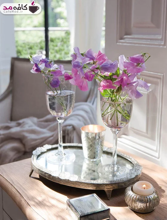 چیدمان میز جلومبلی با اکسسوری