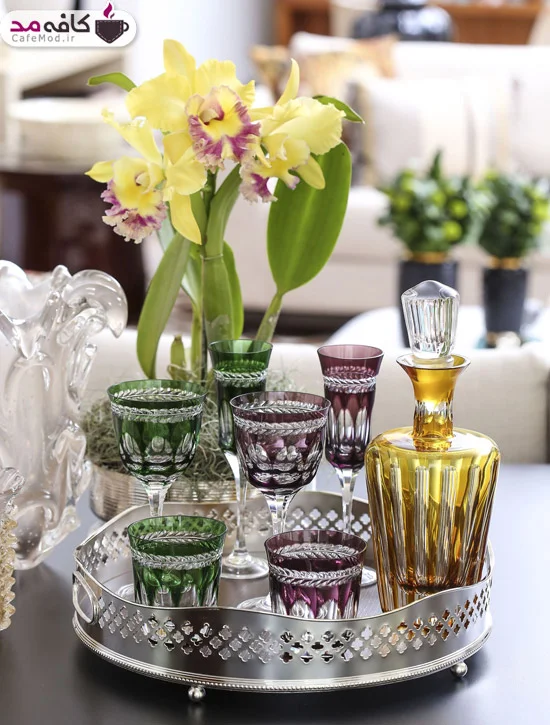 چیدمان میز جلومبلی با اکسسوری