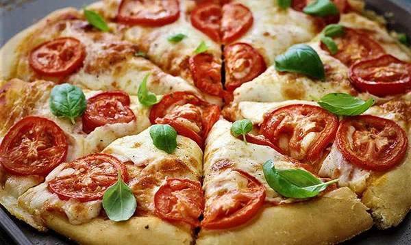 طرز تهیه خمیر و پیتزا مارگاریتا