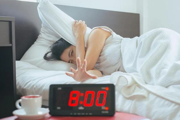 آیا زنگ ساعت باعث چین و چروک صورت می شود؟
