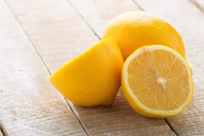 مزیتهای نوشیدن آب لیمو