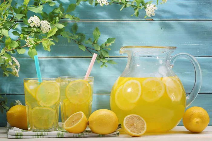 مزیتهای نوشیدن آب لیمو