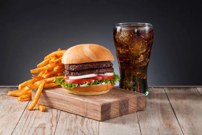 اگر میخواهید دیرتر پیر شوید، این دَه غذا را نخورید
