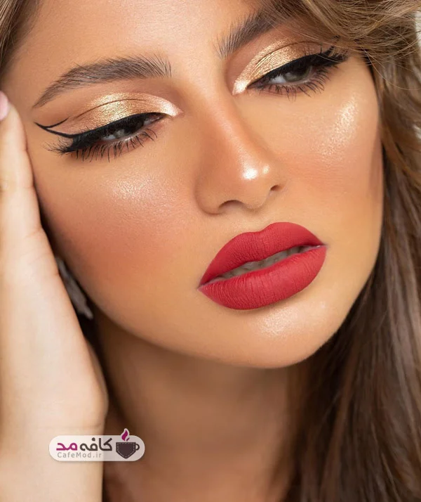 مدل آرایش خیره کننده