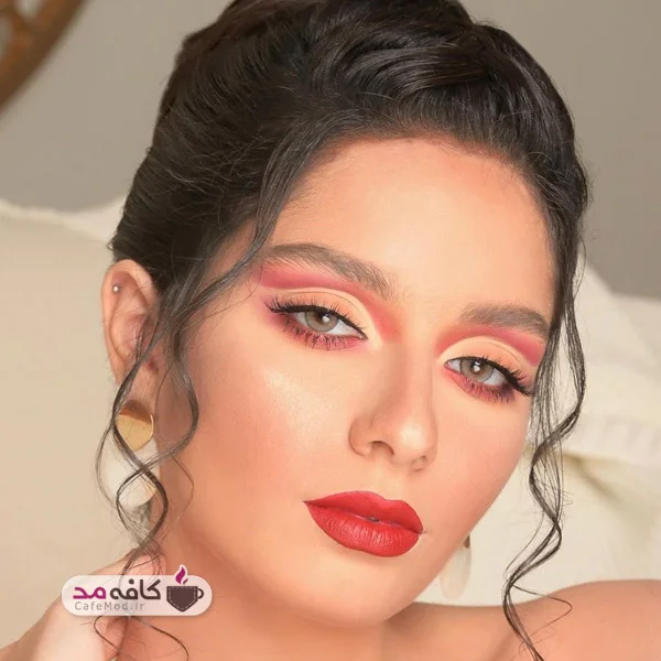 مدل آرایش خیره کننده