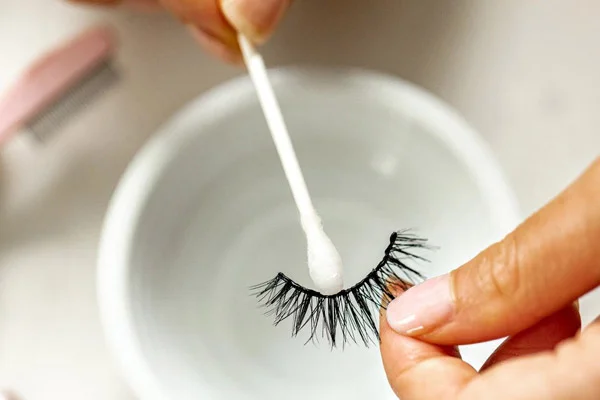روش نگهداری از مژه مصنوعی