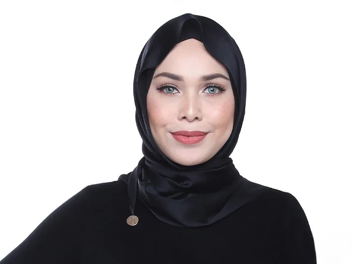 روسری ساتن خود را زیباتر ببندید