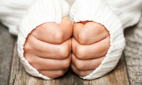 دلایل اینکه چرا دست‌هایتان همیشه می‌لرزد