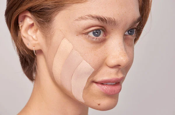علت ماسیدن کرم پودر روی صورت